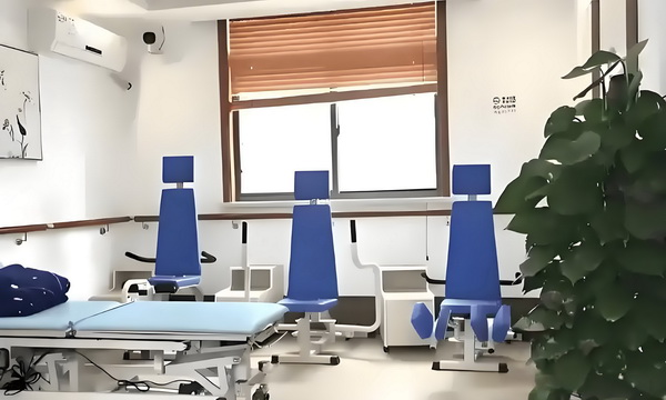 大专深圳户口办理条件_冯骥荐电影南京照相馆：没有抒情只有血的事实 比较的东西真实我想一些传递